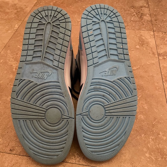 Women’s Air Jordan 1 Retro High OG “Blue Chill” - Picture 7 of 8